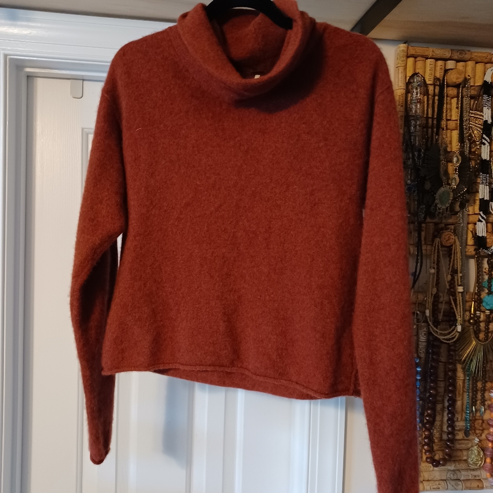 Free People 100% Cashmere cropped turtleneck sz.S